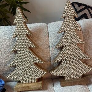 Elegant pearl-embellished Christmas tree décor